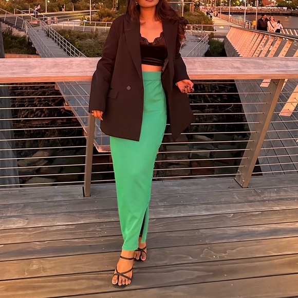 Button side slit thigh knit skirt. - Picture 5 of 5